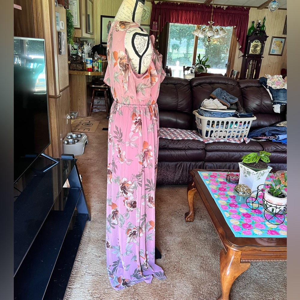 Woman’s beautiful Before You Collection long high low floral sheer long dress. - Picture 7 of 15